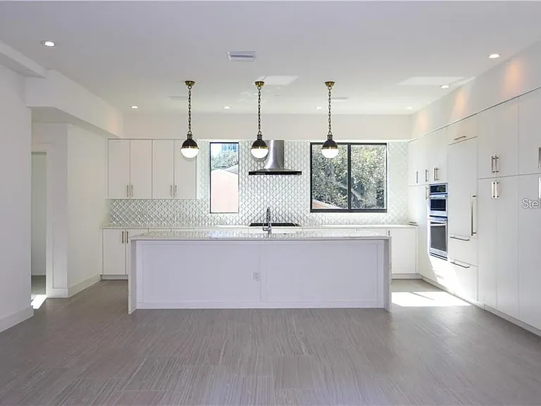 2814 W Barcelona St — Photo 17