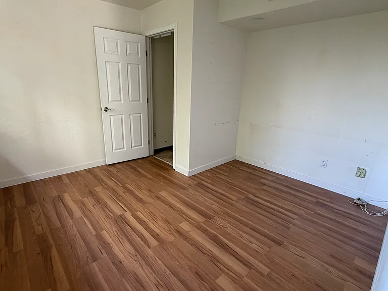 1423 S 220th St — Photo 3