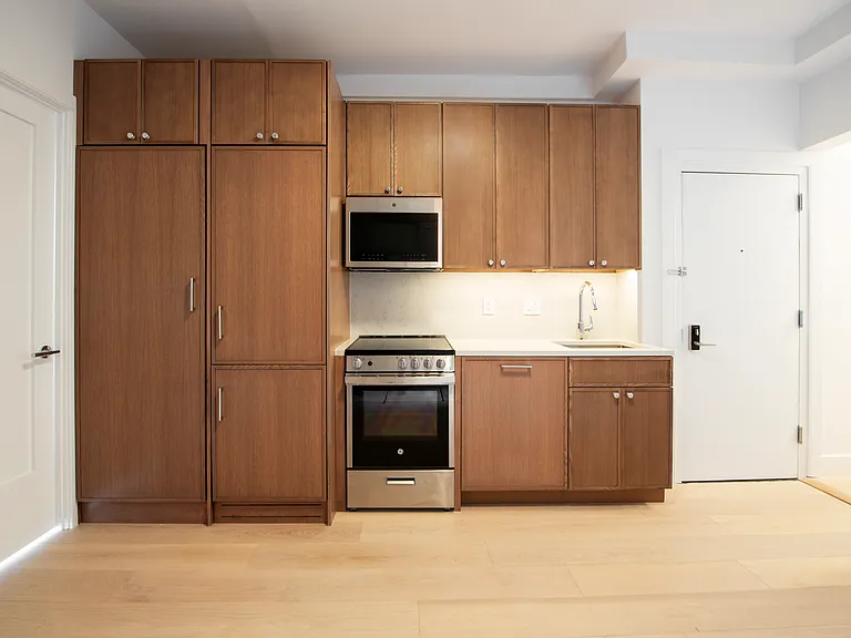 129 2nd Ave #20 — Photo 2