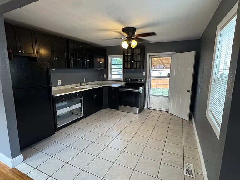 2636 S King St — Photo 3