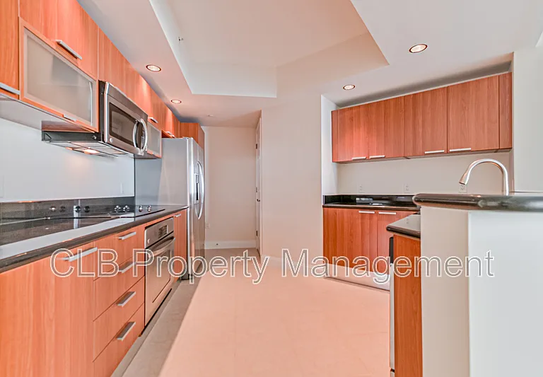 241 Riverside Dr #807 — Photo 2