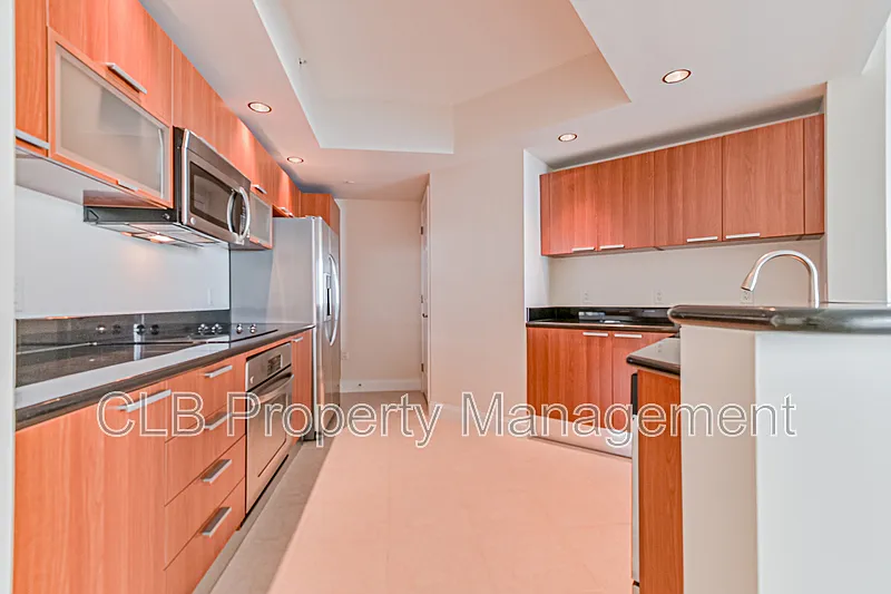 Building Photo - 241 Riverside Dr #807