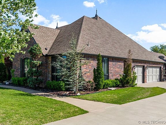 3rd image of 6412 N Twin Creeks Dr
