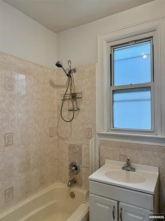2 bed, 1.0 bath, $2,400 — Photo 1