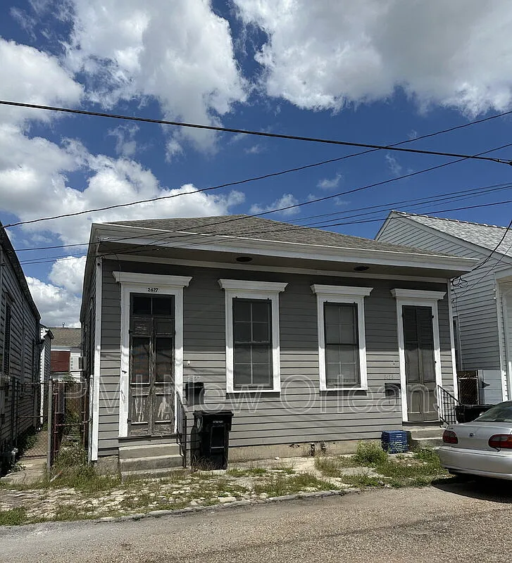 2 bed, 1.0 bath, 834 sqft, $1,200 — Photo 1