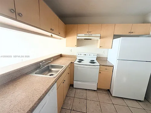 960 Lake Victoria Dr Photo 1