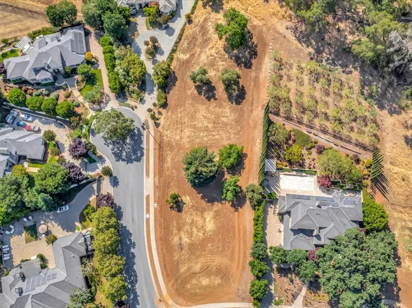 640 Sparhawk Dr, Morgan Hill, CA 95037
