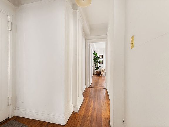 4th image of 395 Riverside Dr APT 1D