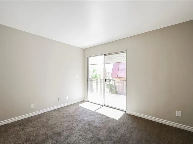 4400 Sandy River Dr #16 — Photo 11