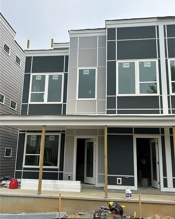 1st image of 916 Porter St