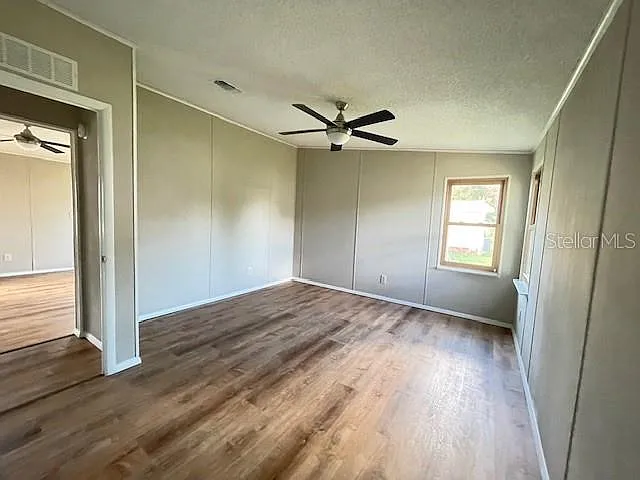 909 Orchid St — Photo 14