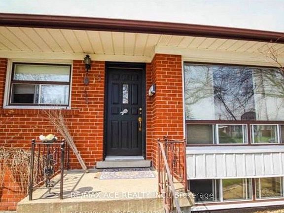 3rd image of 18 Roseglor Cres