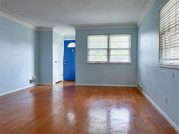 4th image of 2110 Waterman Ave