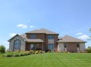 3908 Highview Dr, Crystal Lake, IL 60012