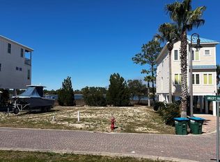 105 Anglers Harbor Ct, Carrabelle, FL 32322
