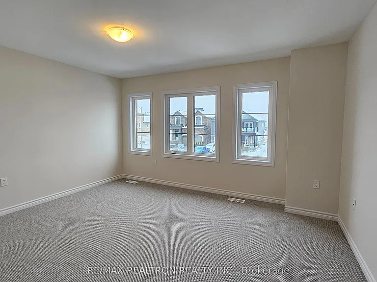 16 York Dr — Photo 11