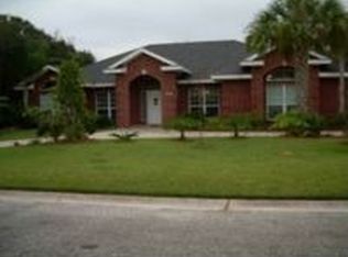 106 Barcelona Dr, Rockport, TX 78382