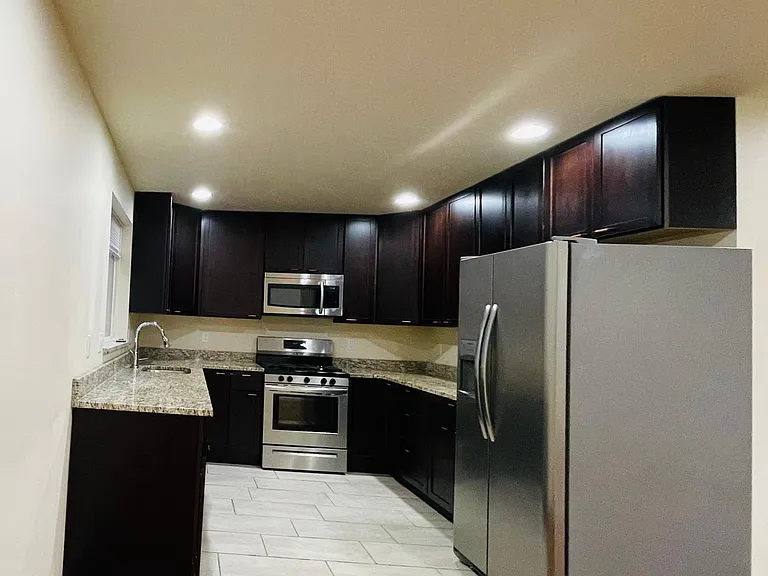 5790 Roosevelt Way NE — Photo 2