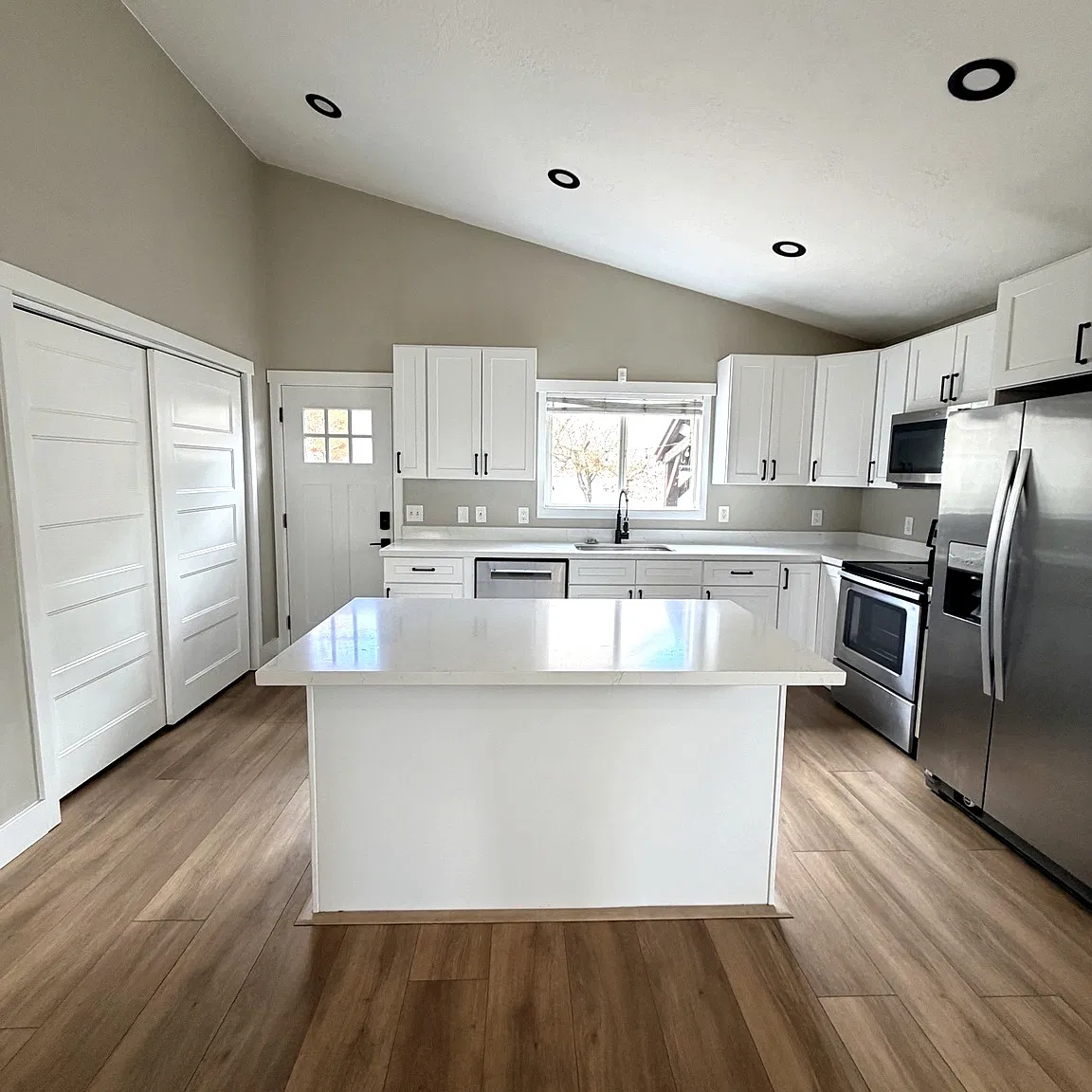 4 bed, 2244 sqft, $2,700 — Photo 2