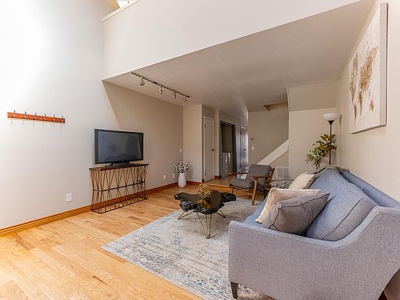 4th image of 899 N Pearl St APT 22