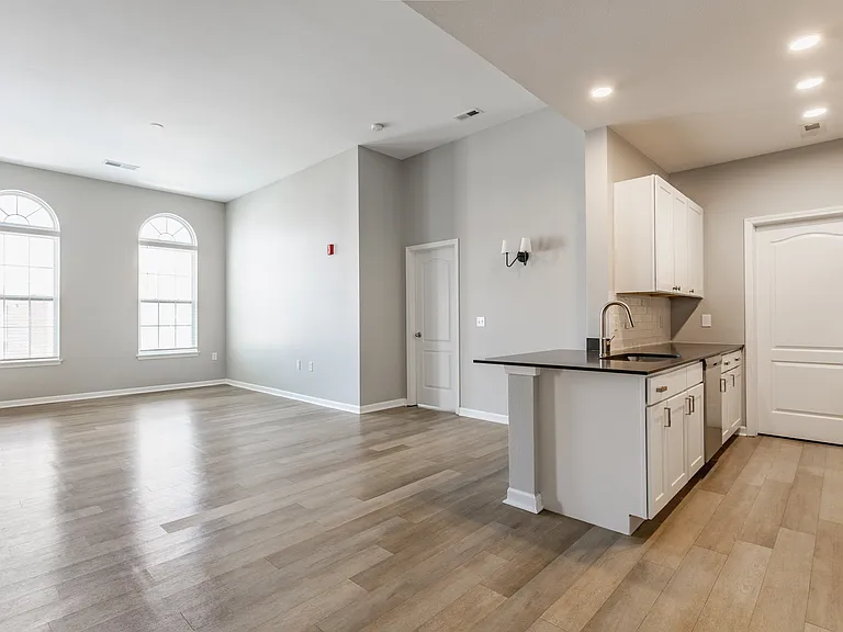 1411 Fairfax Manor Dr — Photo 12