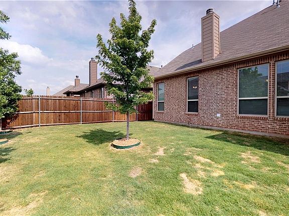 2nd image of 1317 Venezia Ln