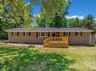 2111 Shalimar Dr, Charlotte, NC 28216
