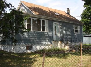 360 43rd St, Lindenhurst, NY 11757