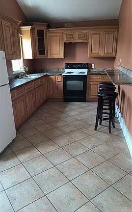 3rd image of 326 S Salcedo St