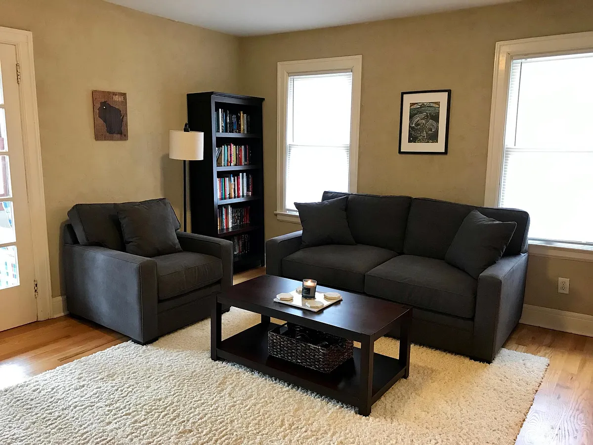 living room - 2708 Garfield Ave #2