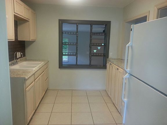 2nd image of 621 S Clyde Ave