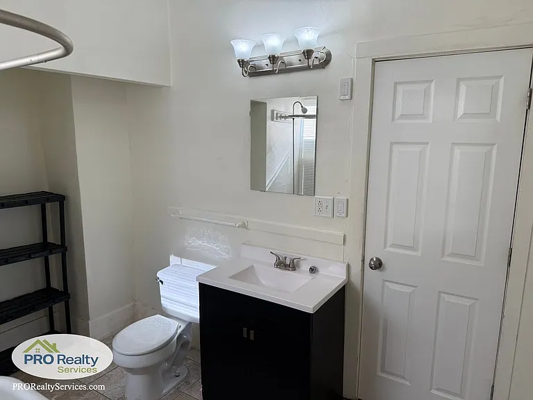 1015 Charles Ave — Photo 9