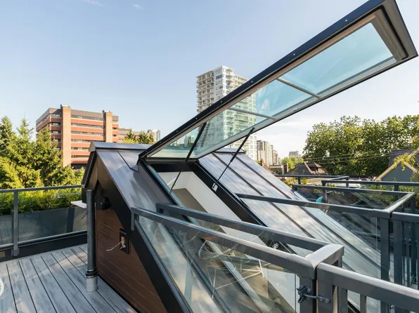 1152 Comox St #2, Vancouver, BC V6E 1K1