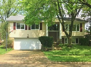 1010 Crestfield Ave, Libertyville, IL 60048