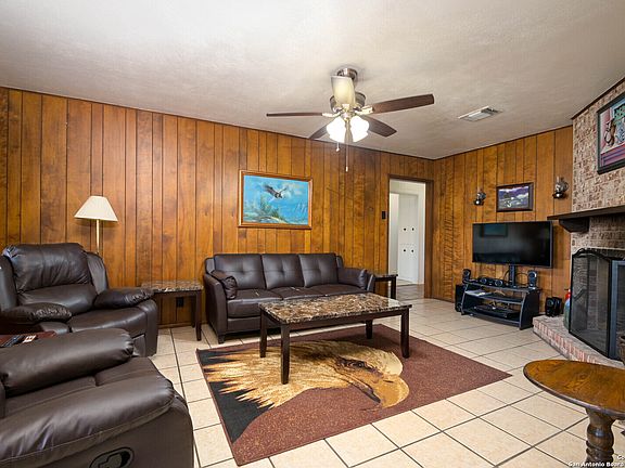 5th image of 437 Bronzeglo Dr.