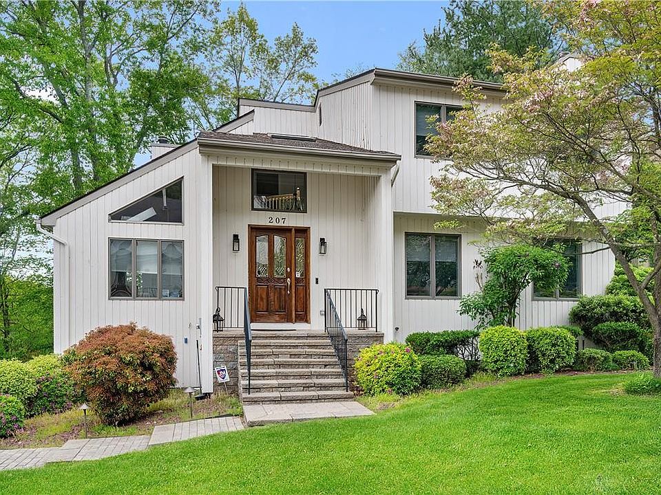 1st image of 207 Briarwood Drive