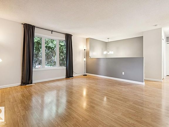 4th image of 4649 16a Ave NW
