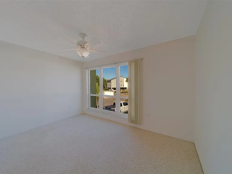 1 Windrush Blvd #28 — Photo 31
