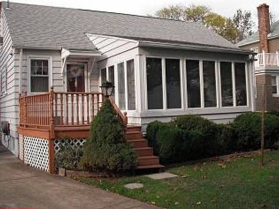 Back Exterior View / deck