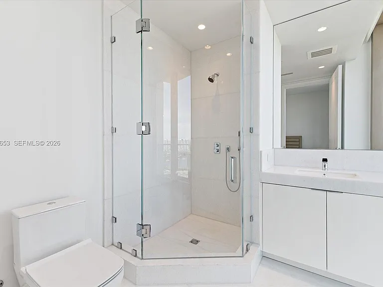 17975 Collins Ave #N-2001 — Photo 37