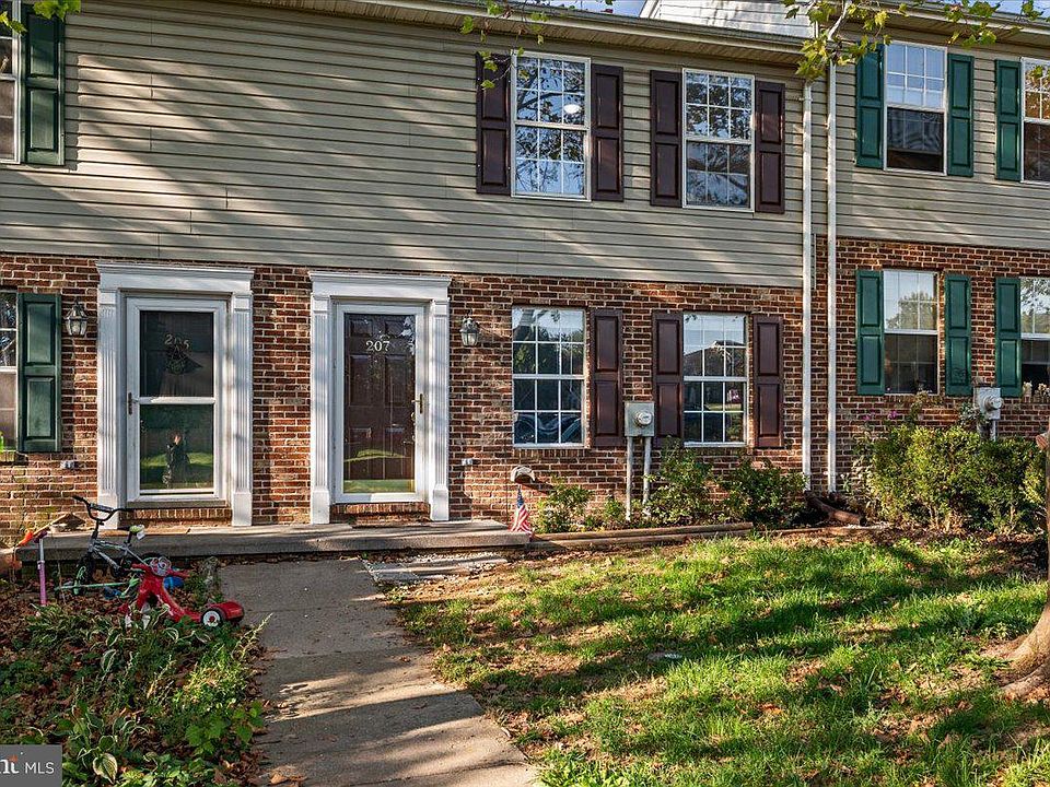 1st image of 207 Willowbrook Ct