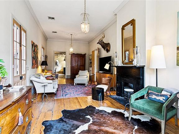 3rd image of 626 Burgundy St
