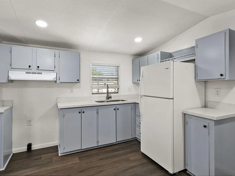 2222 N Austin Ave #32 — Photo 11