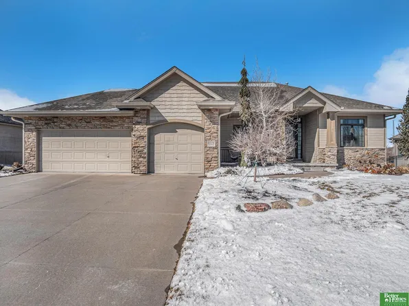 8214 Legacy St, Papillion, NE 68046