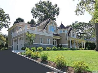 10 Partridge Dr, East Hills, NY 11576