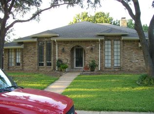 9045 Fairglen Dr, Dallas, TX 75231