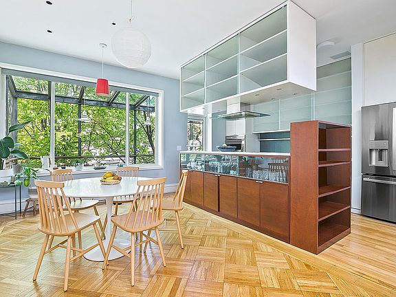 4th image of 568 Prospect Ave