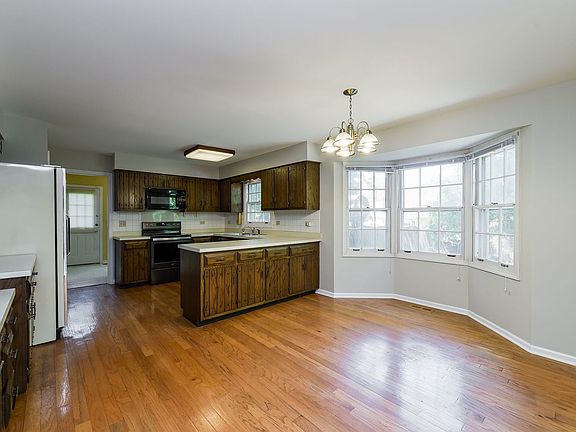 3rd image of 1171 Banbury Cir