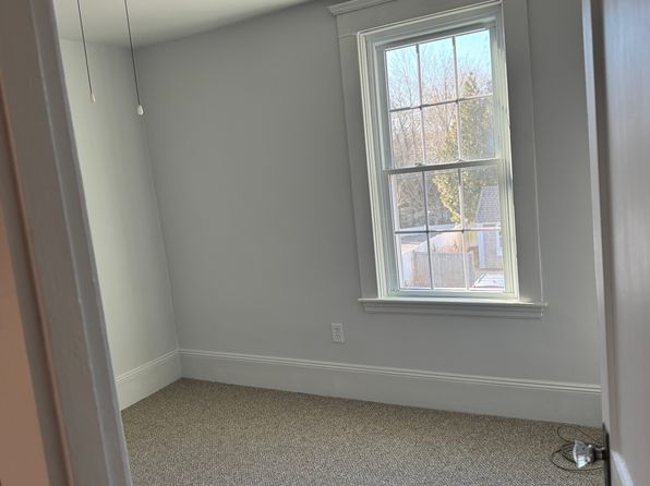 (undisclosed Address), North Dartmouth, MA 02747