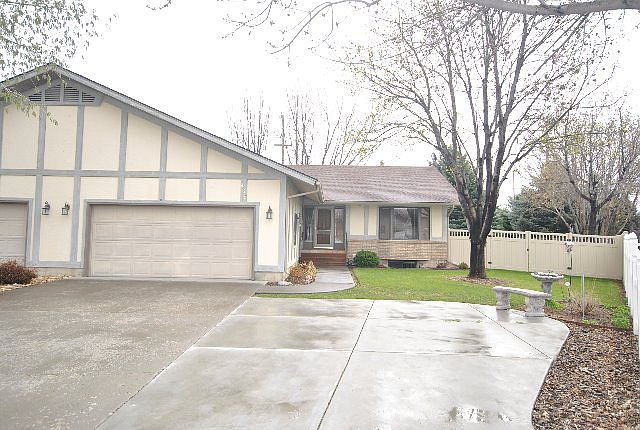 1st image of 465 Springwood Ln
